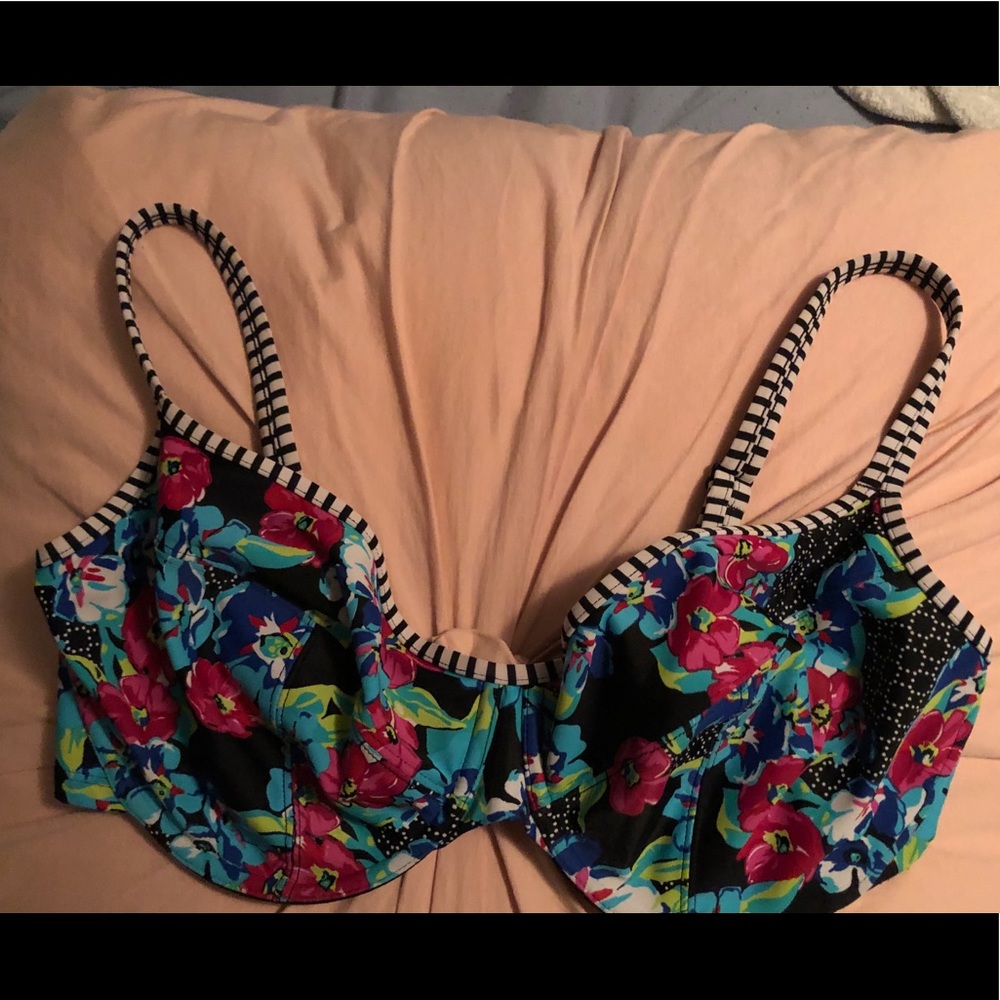 36FF underwire swim top